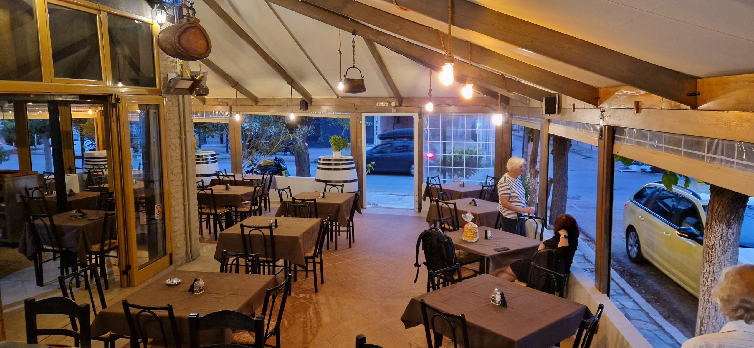 Ψητουράκι Κεντρική Αίθουσα Εσωτερικά